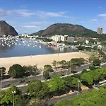 A lazer ou a trabalho fique em Botafogo em frente à Praia e ao Pao de Acúcar